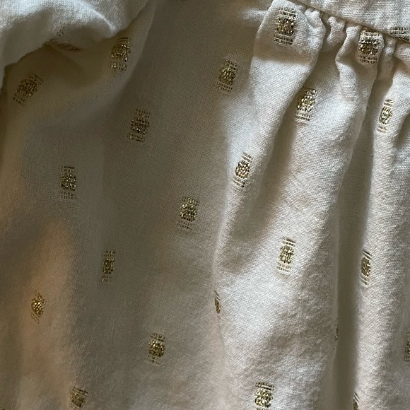 2/$15🍒 Beautiful Cream and Gold Blouse - Picture 2 of 6